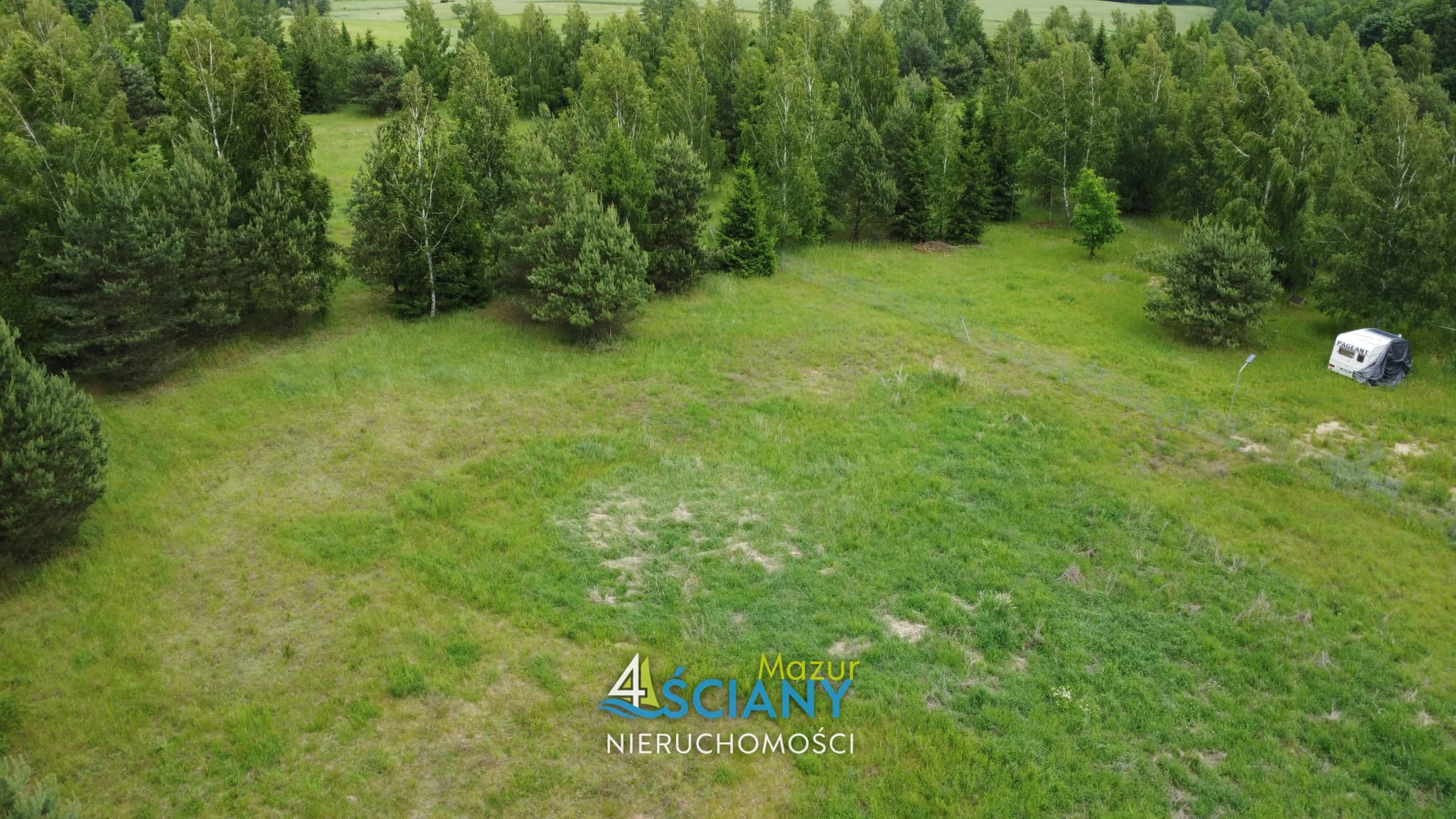 Działka Nad Jeziorem — Skomętno Wielkie, Kalinowo | 4 Ściany Mazur (zdjęcie 1)